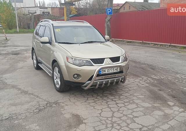 Бежевий Міцубісі Аутлендер, об'ємом двигуна 2.36 л та пробігом 282 тис. км за 7800 $, фото 1 на Automoto.ua