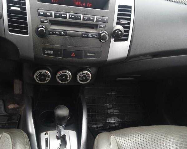 Бежевий Міцубісі Аутлендер, об'ємом двигуна 2.4 л та пробігом 290 тис. км за 6800 $, фото 5 на Automoto.ua