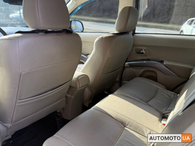 Бежевий Міцубісі Аутлендер, об'ємом двигуна 2.4 л та пробігом 195 тис. км за 8500 $, фото 23 на Automoto.ua