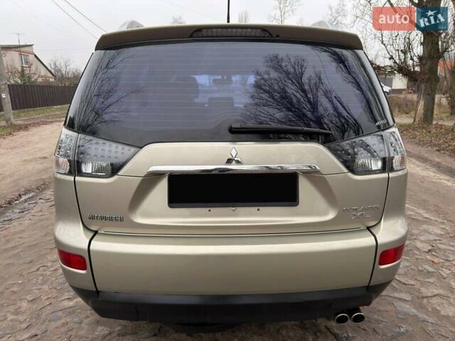 Бежевый Мицубиси Аутлендер, объемом двигателя 3 л и пробегом 178 тыс. км за 9450 $, фото 20 на Automoto.ua