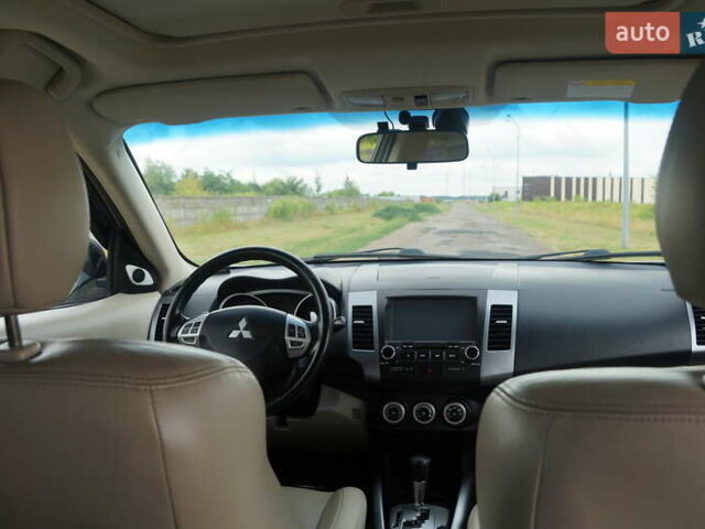 Бежевий Міцубісі Аутлендер, об'ємом двигуна 2.36 л та пробігом 207 тис. км за 10800 $, фото 43 на Automoto.ua
