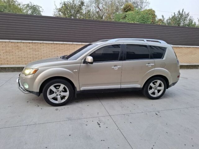 Бежевий Міцубісі Аутлендер, об'ємом двигуна 3 л та пробігом 266 тис. км за 8500 $, фото 3 на Automoto.ua