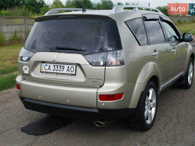 Бежевий Міцубісі Аутлендер, об'ємом двигуна 2.36 л та пробігом 207 тис. км за 10800 $, фото 15 на Automoto.ua