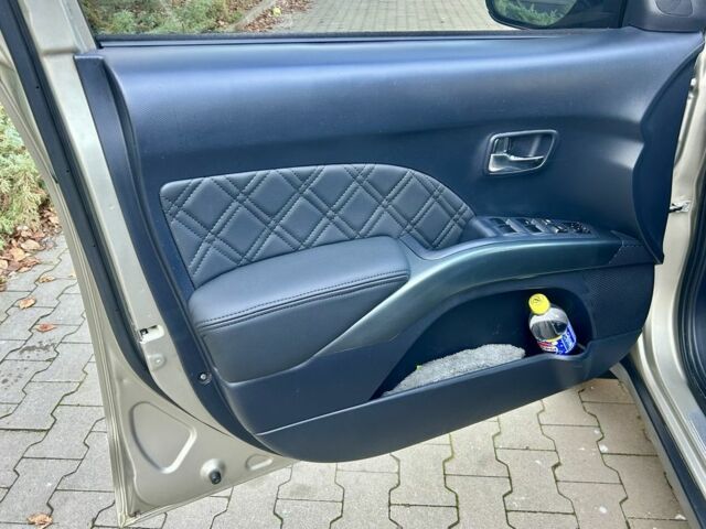 Бежевый Мицубиси Аутлендер, объемом двигателя 2.4 л и пробегом 226 тыс. км за 8999 $, фото 11 на Automoto.ua