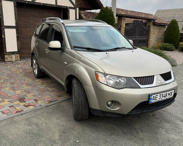 Бежевий Міцубісі Аутлендер, об'ємом двигуна 2.4 л та пробігом 301 тис. км за 6100 $, фото 5 на Automoto.ua