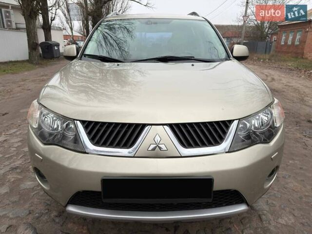 Бежевый Мицубиси Аутлендер, объемом двигателя 3 л и пробегом 178 тыс. км за 9450 $, фото 5 на Automoto.ua