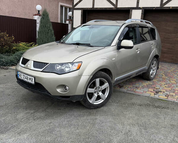 Бежевий Міцубісі Аутлендер, об'ємом двигуна 2.4 л та пробігом 301 тис. км за 6100 $, фото 1 на Automoto.ua