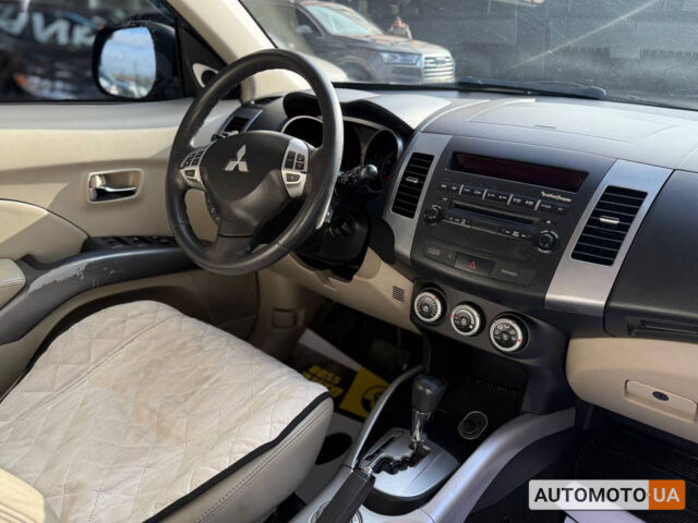 Бежевий Міцубісі Аутлендер, об'ємом двигуна 2.4 л та пробігом 195 тис. км за 8500 $, фото 17 на Automoto.ua