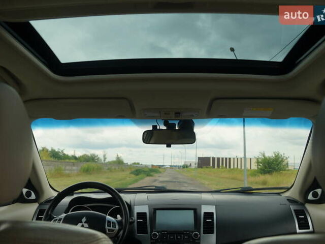 Бежевий Міцубісі Аутлендер, об'ємом двигуна 2.36 л та пробігом 207 тис. км за 10800 $, фото 44 на Automoto.ua