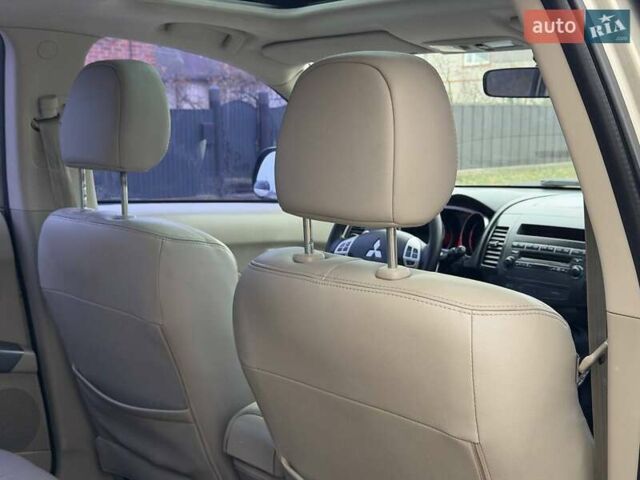 Бежевый Мицубиси Аутлендер, объемом двигателя 3 л и пробегом 178 тыс. км за 9450 $, фото 42 на Automoto.ua