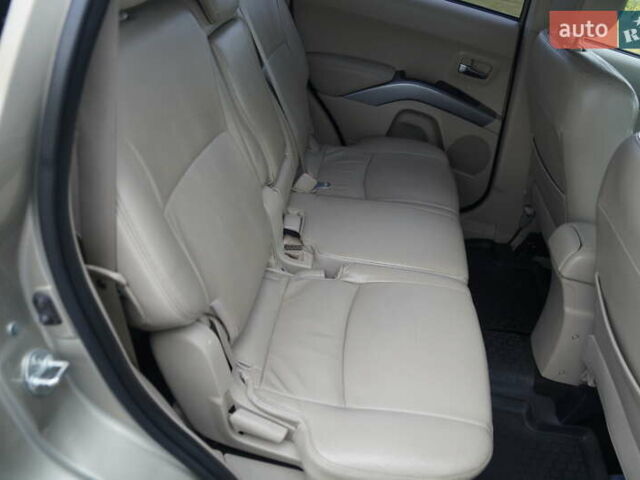 Бежевий Міцубісі Аутлендер, об'ємом двигуна 2.36 л та пробігом 207 тис. км за 10800 $, фото 41 на Automoto.ua