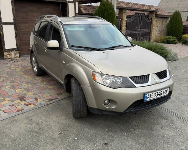 Бежевий Міцубісі Аутлендер, об'ємом двигуна 2.4 л та пробігом 301 тис. км за 6100 $, фото 6 на Automoto.ua