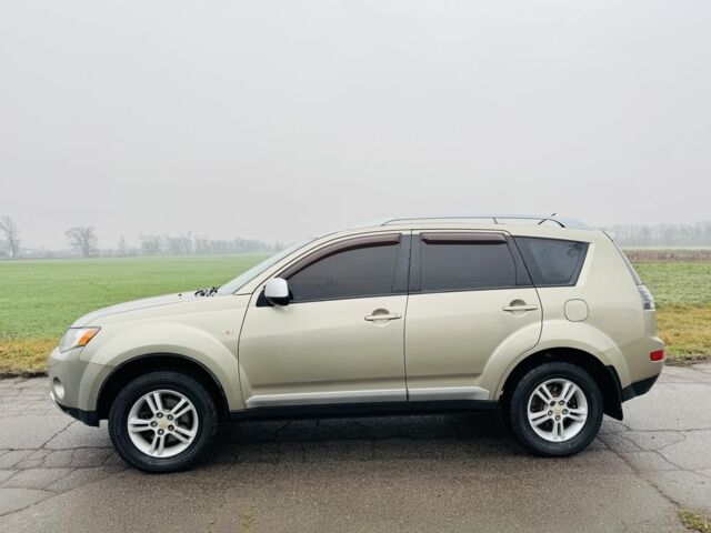 Бежевый Мицубиси Аутлендер, объемом двигателя 2.4 л и пробегом 107 тыс. км за 9900 $, фото 4 на Automoto.ua