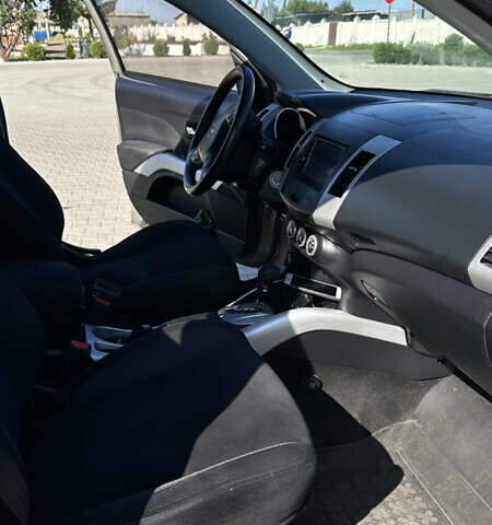 Бежевый Мицубиси Аутлендер, объемом двигателя 2.4 л и пробегом 290 тыс. км за 8500 $, фото 8 на Automoto.ua