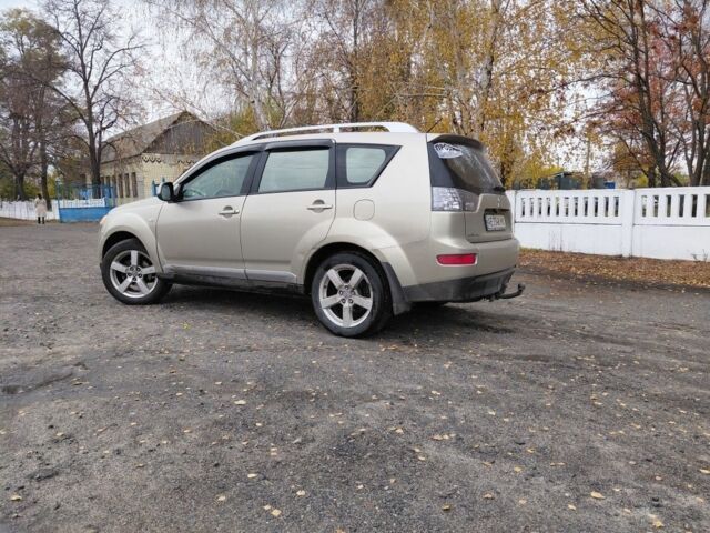 Бежевый Мицубиси Аутлендер, объемом двигателя 2.4 л и пробегом 301 тыс. км за 6199 $, фото 1 на Automoto.ua