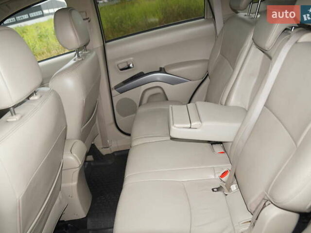 Бежевий Міцубісі Аутлендер, об'ємом двигуна 2.36 л та пробігом 207 тис. км за 10800 $, фото 37 на Automoto.ua