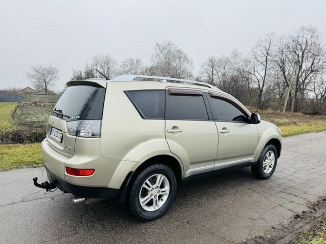 Бежевый Мицубиси Аутлендер, объемом двигателя 2.4 л и пробегом 107 тыс. км за 9900 $, фото 2 на Automoto.ua