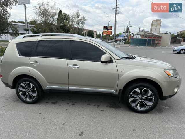 Міцубісі Аутлендер 2008 у Києві на Automoto.ua Бежевий Міцубісі Аутлендер, об'ємом двигуна 3 л та пробігом 337 тис. км за 11900 $, фото 4 на Automoto.ua