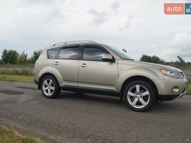 Бежевий Міцубісі Аутлендер, об'ємом двигуна 2.36 л та пробігом 207 тис. км за 10800 $, фото 21 на Automoto.ua