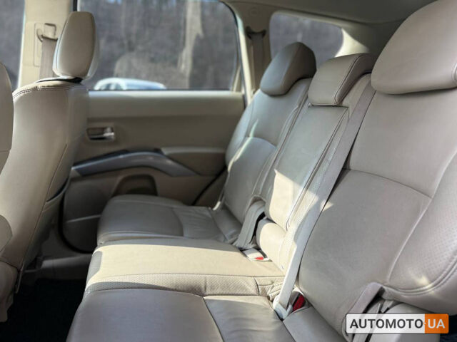 Бежевий Міцубісі Аутлендер, об'ємом двигуна 2.4 л та пробігом 195 тис. км за 8500 $, фото 24 на Automoto.ua