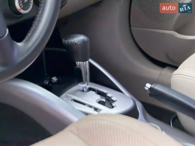 Бежевый Мицубиси Аутлендер, объемом двигателя 3 л и пробегом 178 тыс. км за 9450 $, фото 30 на Automoto.ua