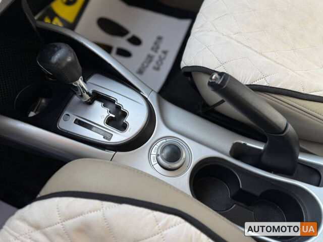 Бежевий Міцубісі Аутлендер, об'ємом двигуна 2.4 л та пробігом 195 тис. км за 8500 $, фото 15 на Automoto.ua