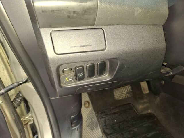 Бежевий Міцубісі Аутлендер, об'ємом двигуна 3 л та пробігом 266 тис. км за 8500 $, фото 9 на Automoto.ua