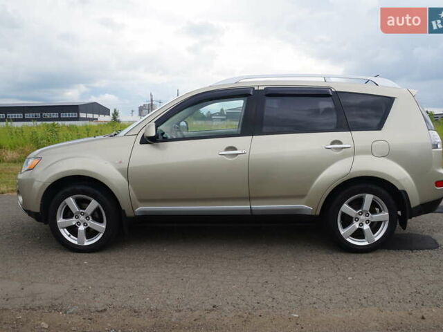 Бежевий Міцубісі Аутлендер, об'ємом двигуна 2.36 л та пробігом 207 тис. км за 10800 $, фото 9 на Automoto.ua