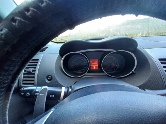 Міцубісі Аутлендер 2008 у Яремче на Automoto.ua Бежевий Міцубісі Аутлендер, об'ємом двигуна 3 л та пробігом 80 тис. км за 11500 $, фото 5 на Automoto.ua