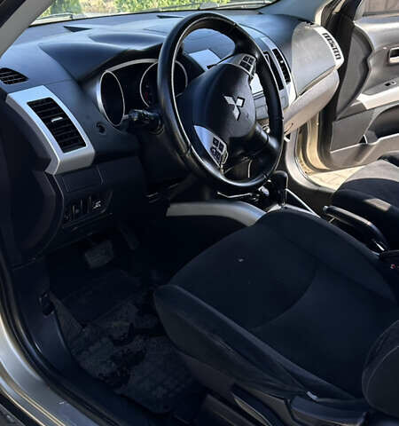 Бежевый Мицубиси Аутлендер, объемом двигателя 2.4 л и пробегом 290 тыс. км за 8500 $, фото 9 на Automoto.ua