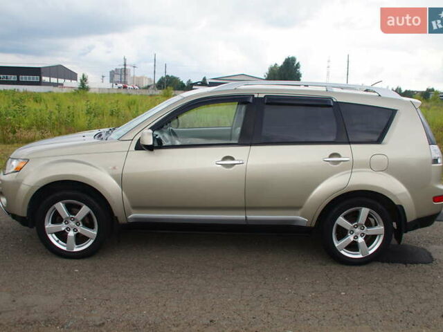 Бежевий Міцубісі Аутлендер, об'ємом двигуна 2.36 л та пробігом 207 тис. км за 10800 $, фото 26 на Automoto.ua
