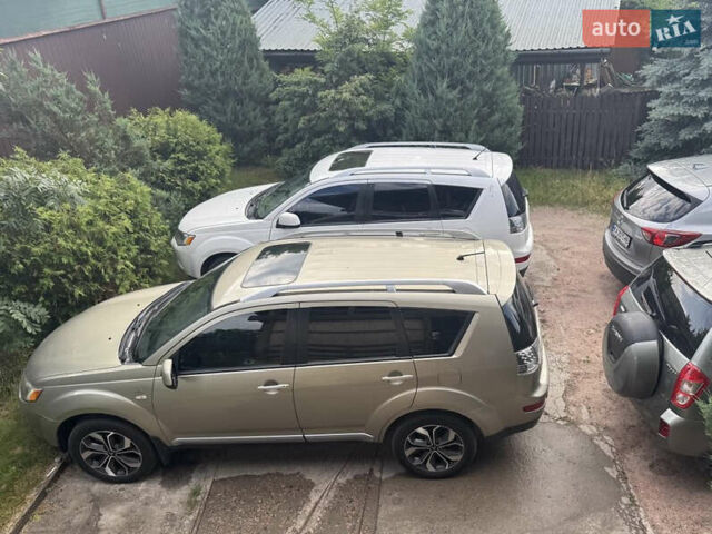 Міцубісі Аутлендер 2008 у Києві на Automoto.ua Бежевий Міцубісі Аутлендер, об'ємом двигуна 3 л та пробігом 337 тис. км за 11900 $, фото 16 на Automoto.ua
