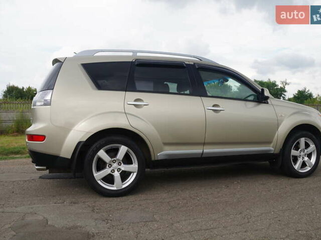 Бежевий Міцубісі Аутлендер, об'ємом двигуна 2.36 л та пробігом 207 тис. км за 10800 $, фото 18 на Automoto.ua