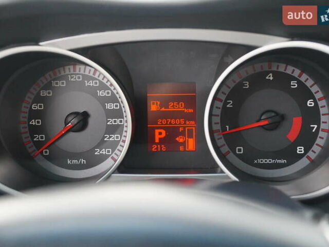 Бежевий Міцубісі Аутлендер, об'ємом двигуна 2.36 л та пробігом 207 тис. км за 10800 $, фото 60 на Automoto.ua