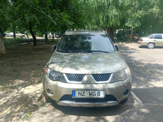 Бежевий Міцубісі Аутлендер, об'ємом двигуна 2.2 л та пробігом 308 тис. км за 4900 $, фото 1 на Automoto.ua