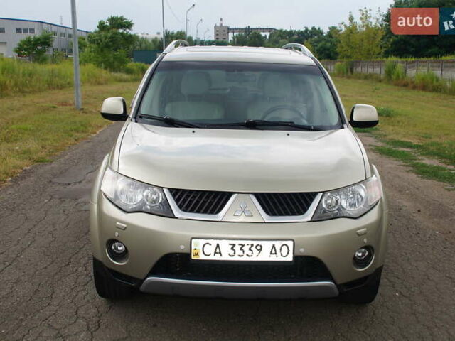 Бежевий Міцубісі Аутлендер, об'ємом двигуна 2.36 л та пробігом 207 тис. км за 10800 $, фото 25 на Automoto.ua