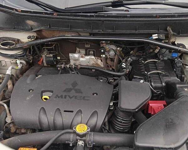 Бежевий Міцубісі Аутлендер, об'ємом двигуна 2.4 л та пробігом 290 тис. км за 6800 $, фото 7 на Automoto.ua