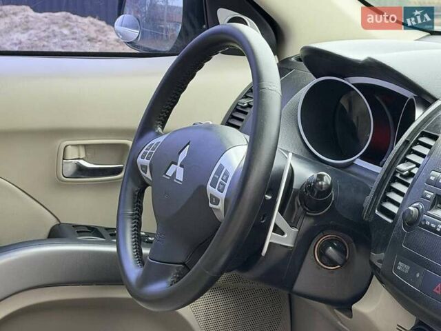 Бежевый Мицубиси Аутлендер, объемом двигателя 3 л и пробегом 178 тыс. км за 9450 $, фото 53 на Automoto.ua