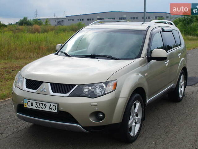 Бежевий Міцубісі Аутлендер, об'ємом двигуна 2.36 л та пробігом 207 тис. км за 10800 $, фото 2 на Automoto.ua