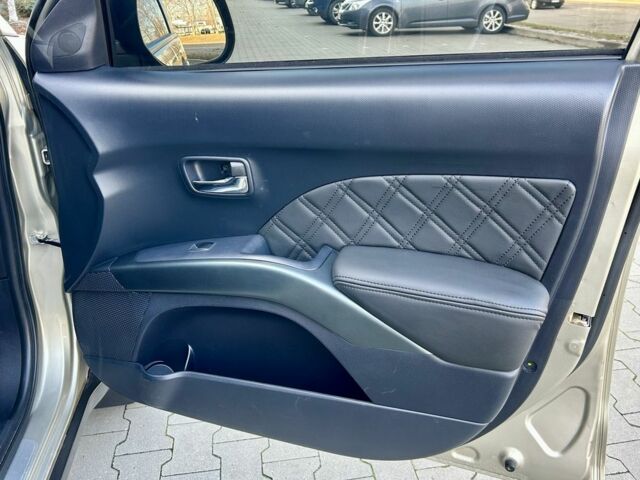 Бежевый Мицубиси Аутлендер, объемом двигателя 2.4 л и пробегом 226 тыс. км за 8999 $, фото 17 на Automoto.ua