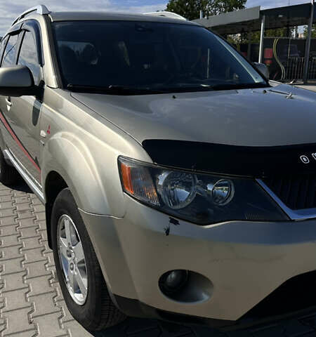 Бежевый Мицубиси Аутлендер, объемом двигателя 2.4 л и пробегом 290 тыс. км за 8500 $, фото 6 на Automoto.ua