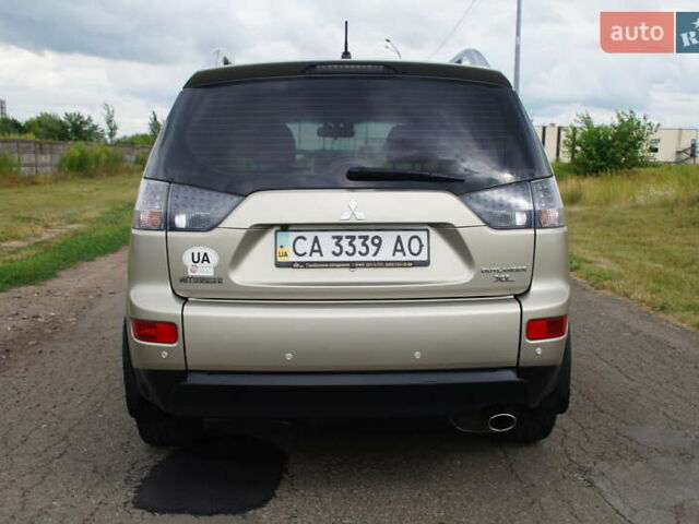 Бежевий Міцубісі Аутлендер, об'ємом двигуна 2.36 л та пробігом 207 тис. км за 10800 $, фото 13 на Automoto.ua