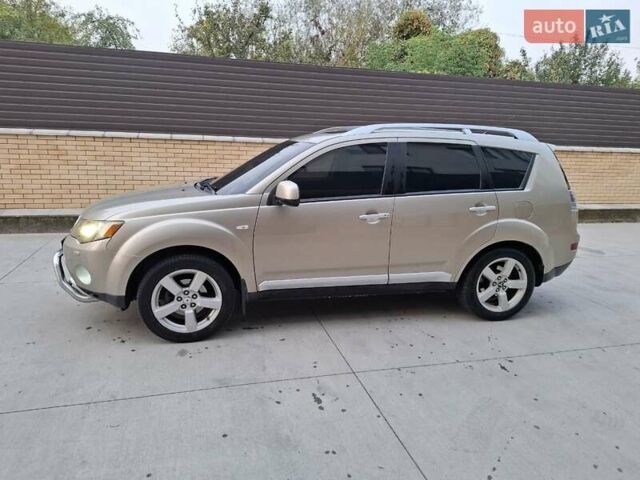 Бежевий Міцубісі Аутлендер, об'ємом двигуна 3 л та пробігом 266 тис. км за 8500 $, фото 3 на Automoto.ua