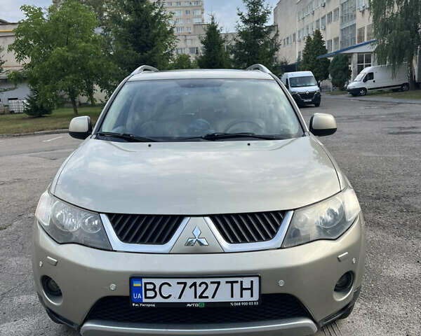 Бежевий Міцубісі Аутлендер, об'ємом двигуна 2.4 л та пробігом 252 тис. км за 8500 $, фото 2 на Automoto.ua