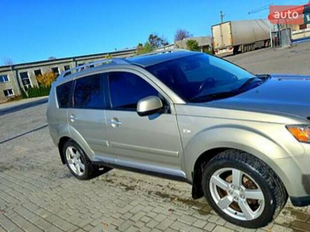 Бежевий Міцубісі Аутлендер, об'ємом двигуна 2.36 л та пробігом 220 тис. км за 9500 $, фото 6 на Automoto.ua