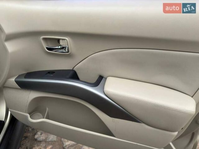 Бежевый Мицубиси Аутлендер, объемом двигателя 3 л и пробегом 178 тыс. км за 9450 $, фото 46 на Automoto.ua