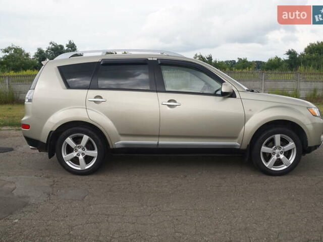 Бежевий Міцубісі Аутлендер, об'ємом двигуна 2.36 л та пробігом 207 тис. км за 10800 $, фото 20 на Automoto.ua