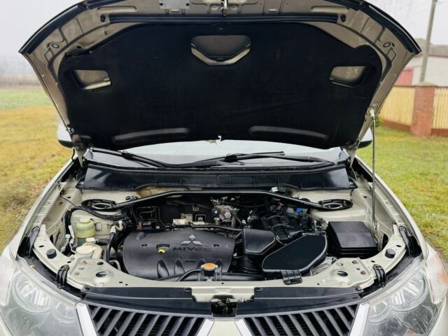 Бежевый Мицубиси Аутлендер, объемом двигателя 2.4 л и пробегом 107 тыс. км за 9900 $, фото 14 на Automoto.ua