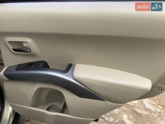 Бежевый Мицубиси Аутлендер, объемом двигателя 3 л и пробегом 178 тыс. км за 9450 $, фото 39 на Automoto.ua