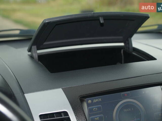 Бежевий Міцубісі Аутлендер, об'ємом двигуна 2.36 л та пробігом 207 тис. км за 10800 $, фото 69 на Automoto.ua